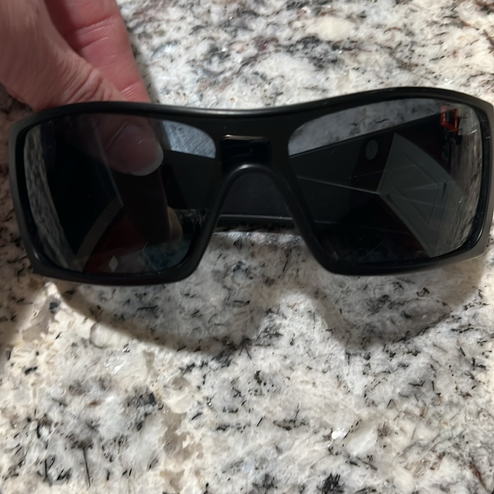 Men’s Oakley sunglasses - Picture 10 of 10